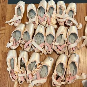 9 pairs of used pointe shoes